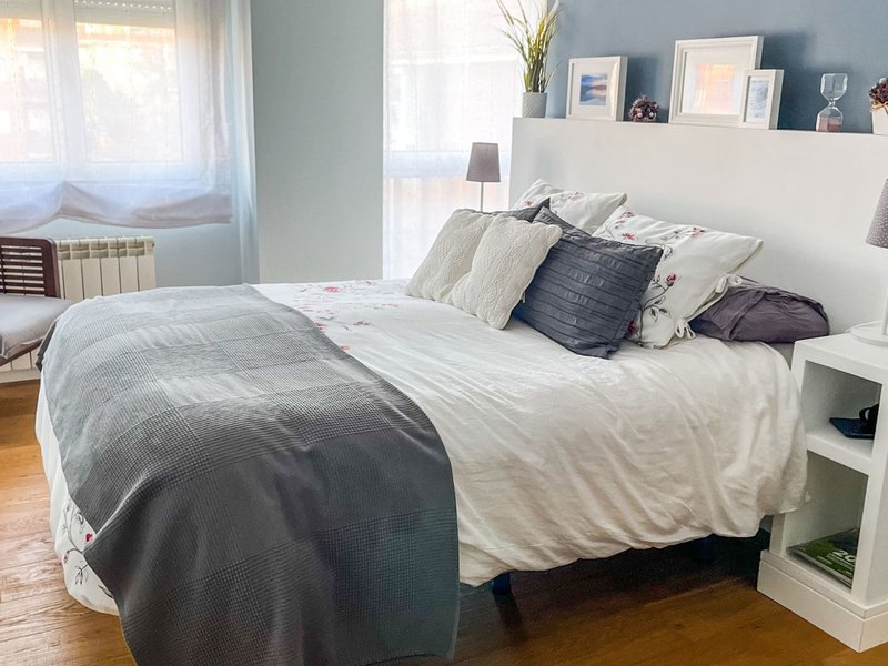 Dormitorio amueblado y listo para entrar a vivir, alquilar tu piso por habitaciones en Zaragoza Alquilar tu piso por habitaciones en Zaragoza: dormitorio amueblado y luminoso, listo para entrar a vivir