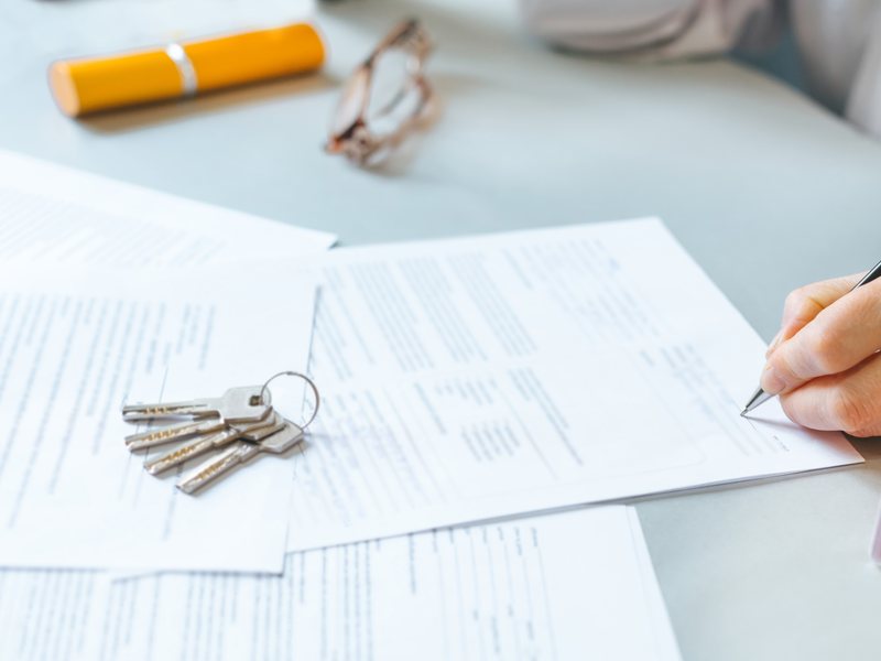 Contrato de alquiler firmado y llaves del piso: la fianza en Zaragoza Llaves sobre el contrato firmado: la fianza del alquiler de vivienda en Zaragoza es una mensualidad