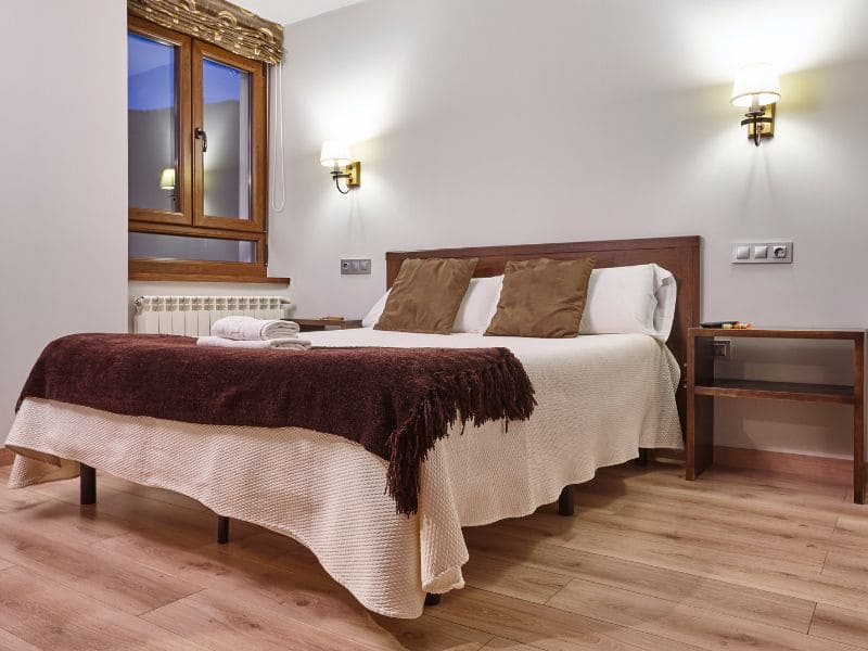 Dormitorio de un piso gestionado, alquilar tu piso siendo propietario en Zaragoza Alquilar tu piso siendo propietario en Zaragoza: dormitorio de un piso gestionado