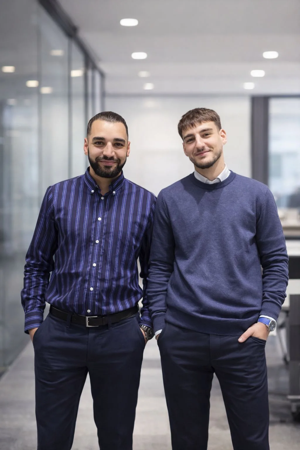 Gonzalo y Nicolás, los dos hermanos fundadores de MR Renta y Gestión, en su oficina de Zaragoza