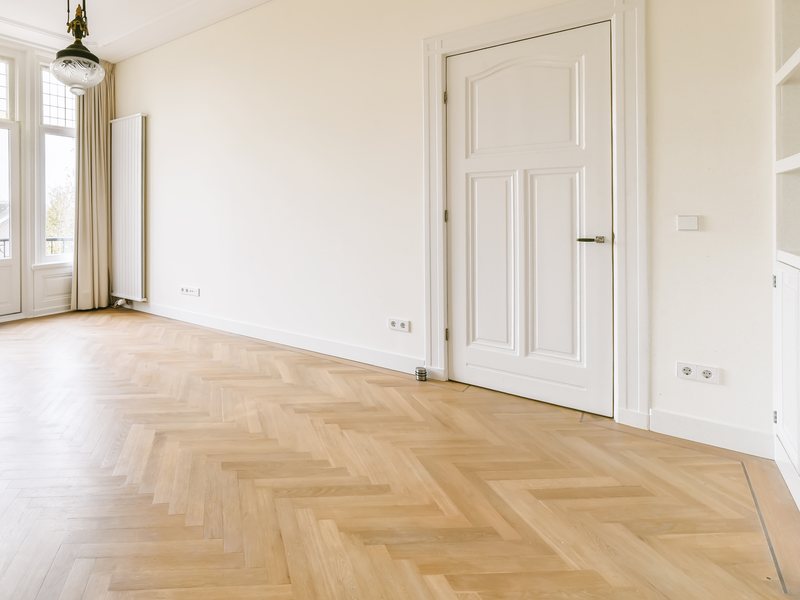 Salón de un piso de Zaragoza puesto a punto para alquilar con renta garantizada